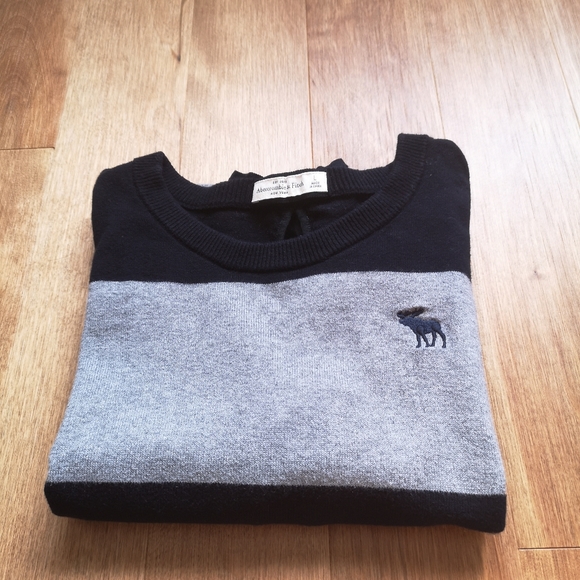 Abercrombie Sweater - Picture 4 of 4